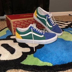 Yacht Club Vans